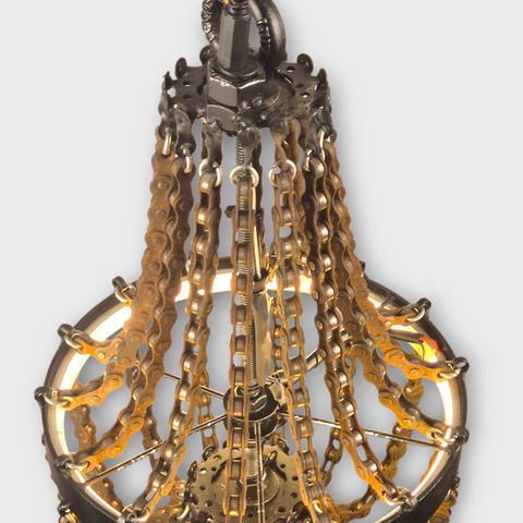 Industriële eyecatcher hanglamp van metaal.